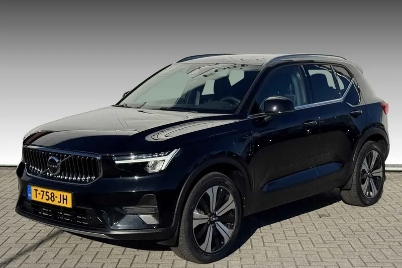 Volvo XC40 (2023)