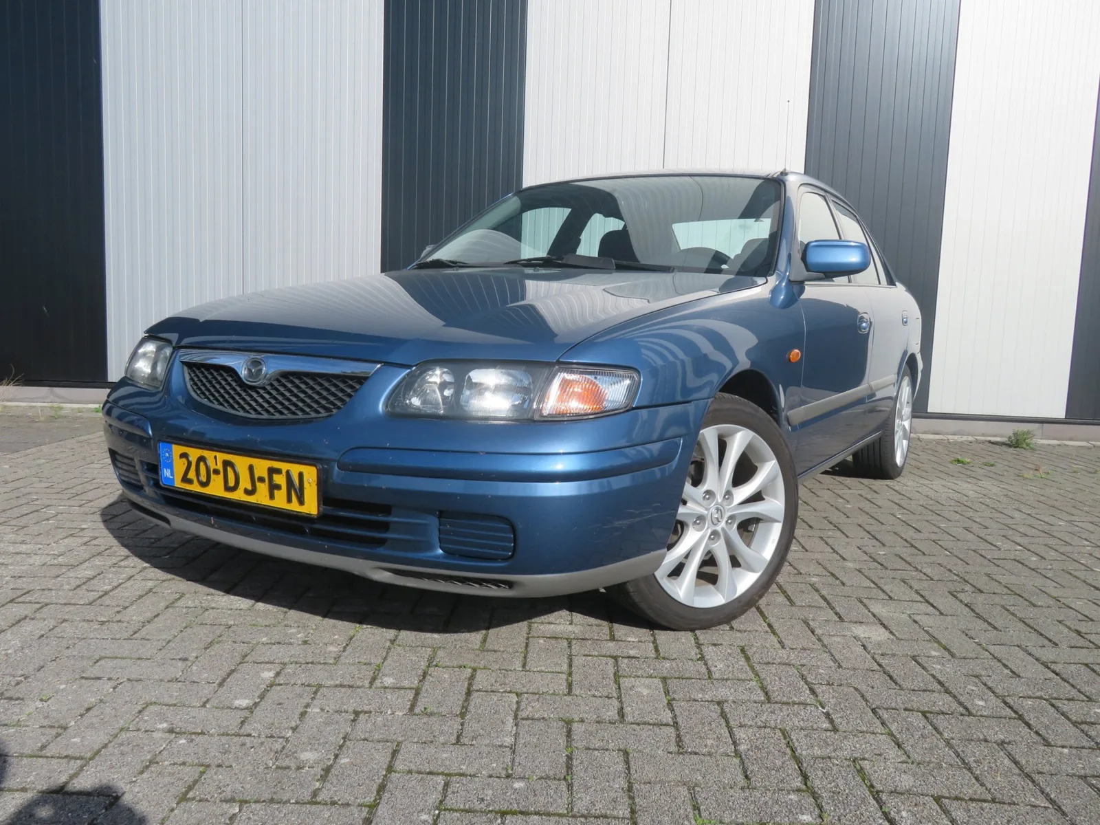 Mazda 626 (1999) — foto 1