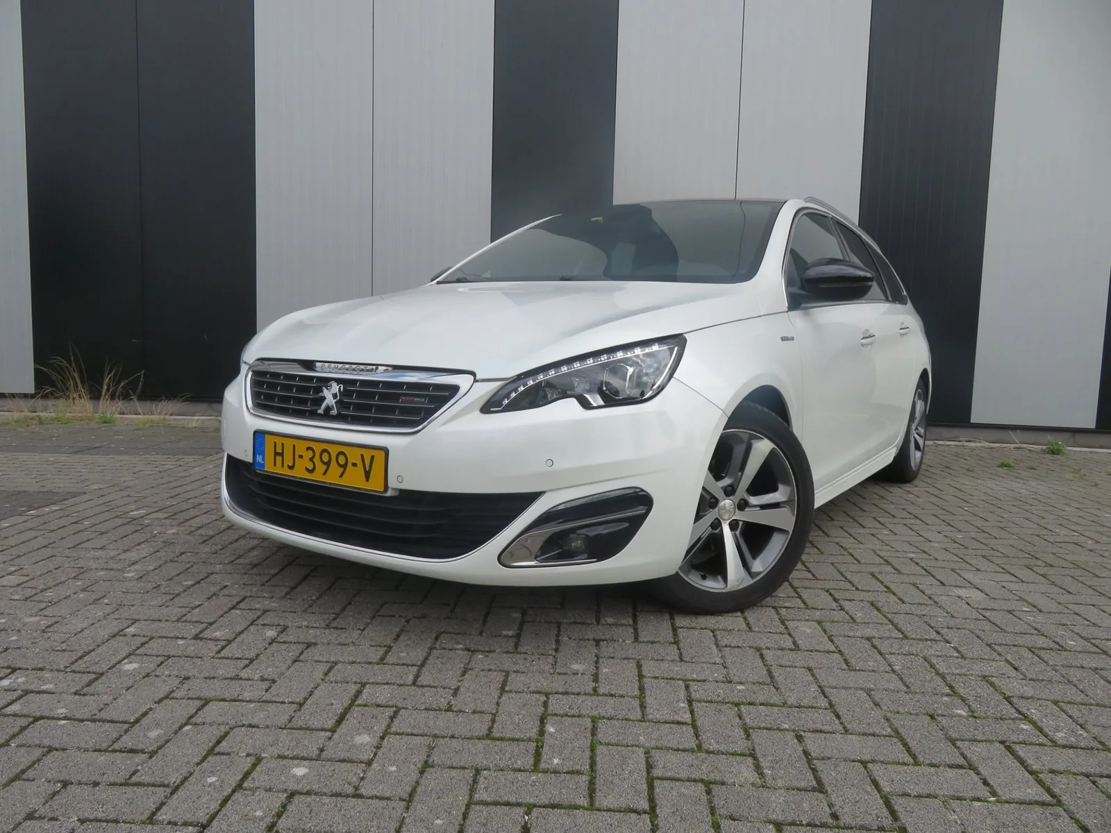 Peugeot 308 (2015) — foto 1