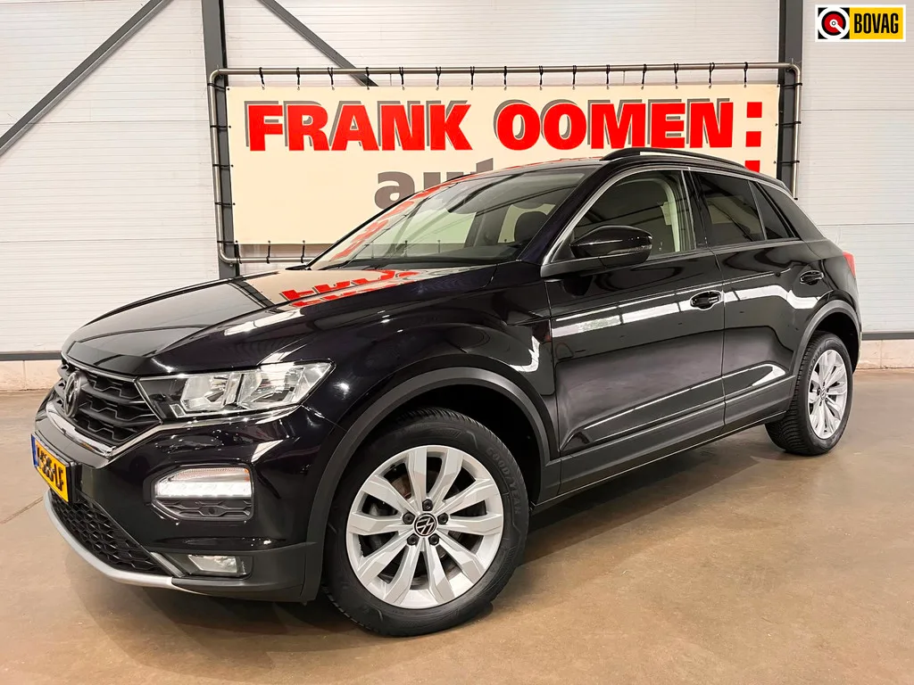 Volkswagen T-Roc (2021) — foto 1