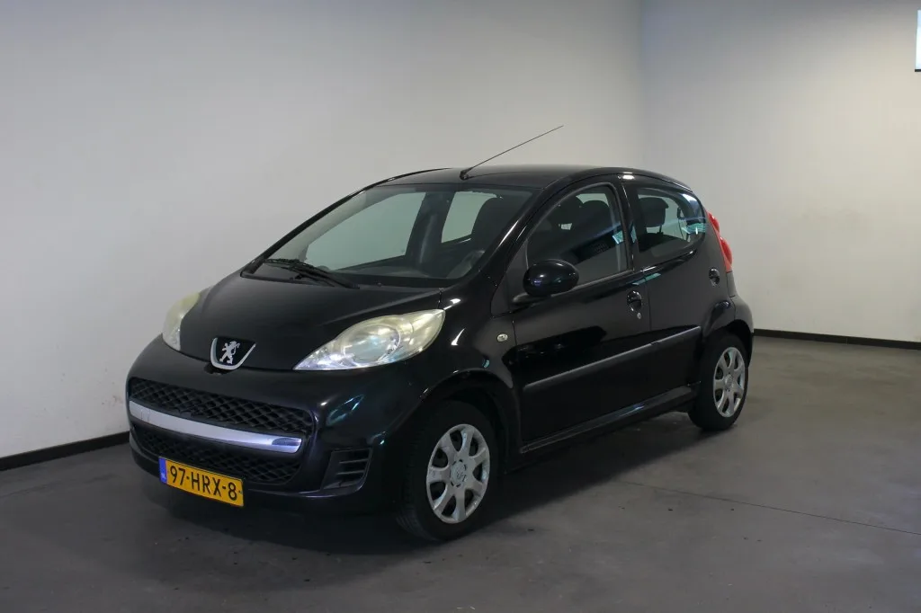 Peugeot 107 (2009) — foto 1