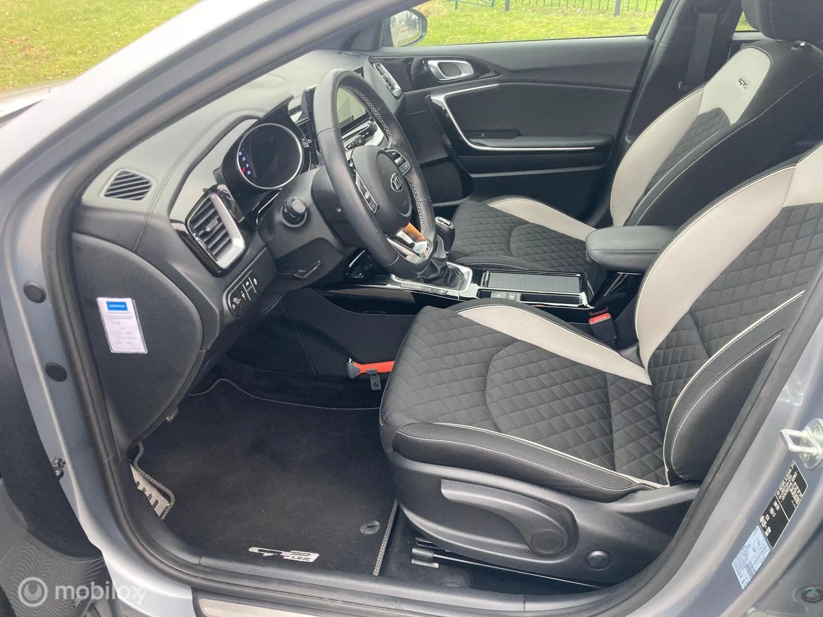 Kia Ceed (2022) — foto 1