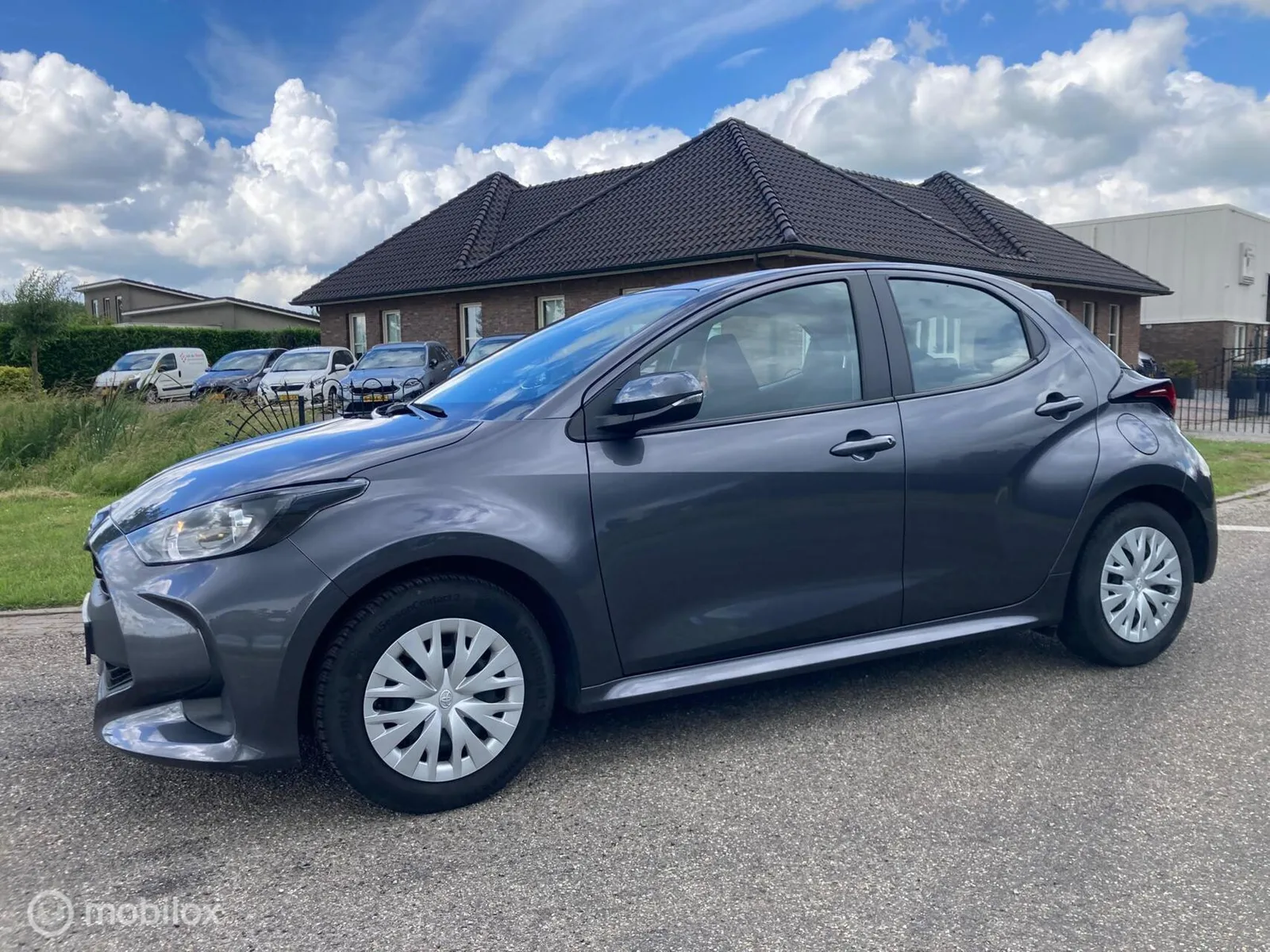 Toyota Yaris (2023) — foto 1