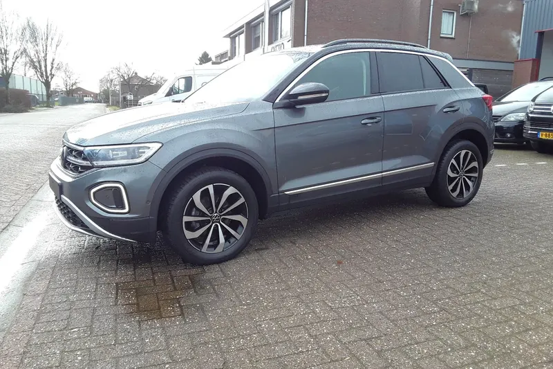 Volkswagen T-Roc (2023)