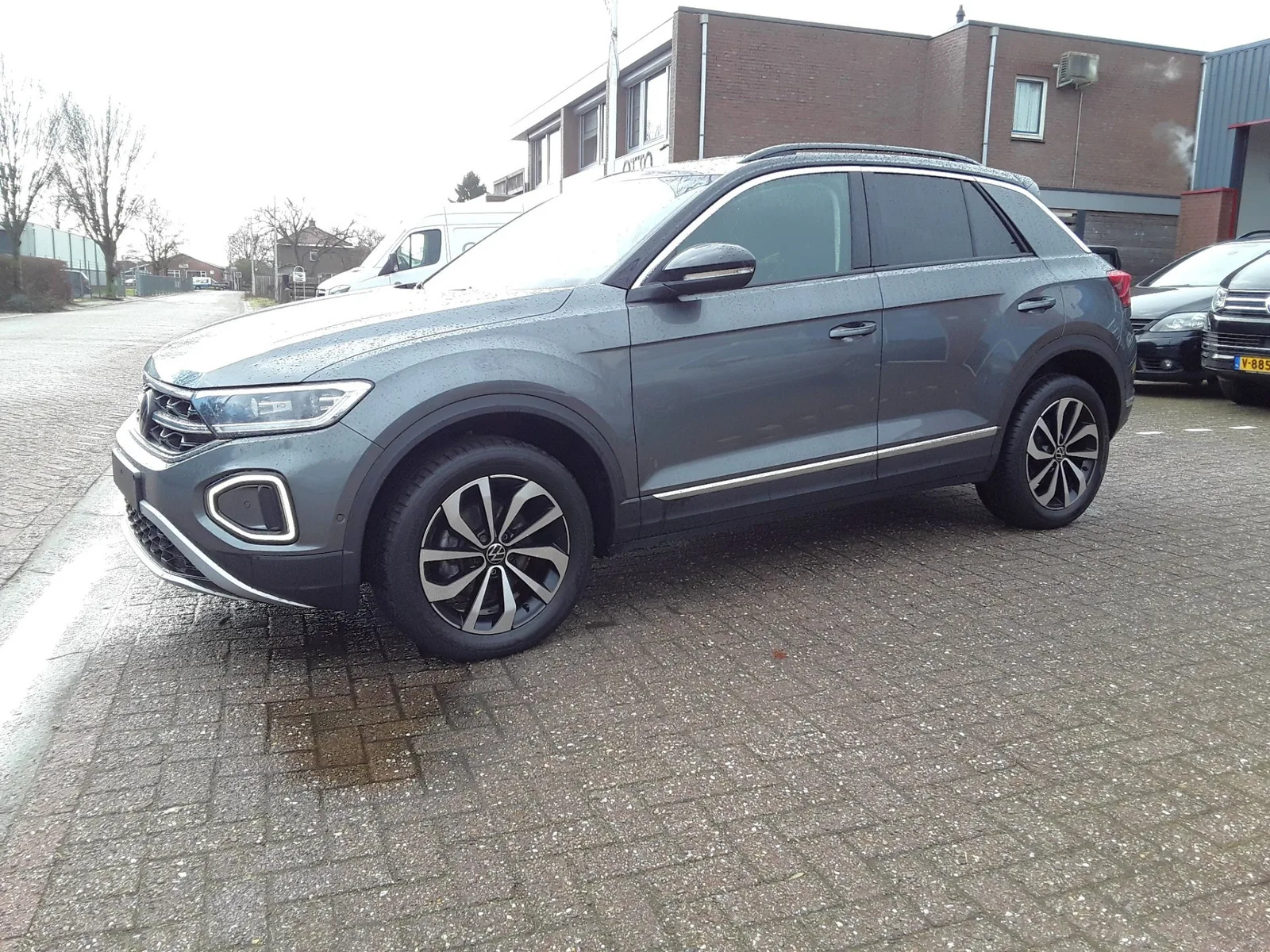 Volkswagen T-Roc (2023) — foto 1