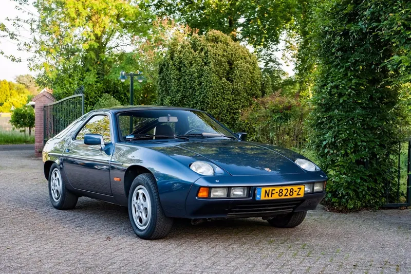 Porsche 928 (1982)
