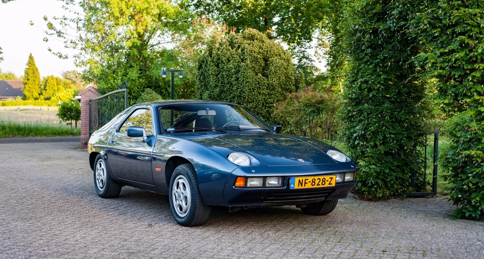 Porsche 928 (1982) — foto 1