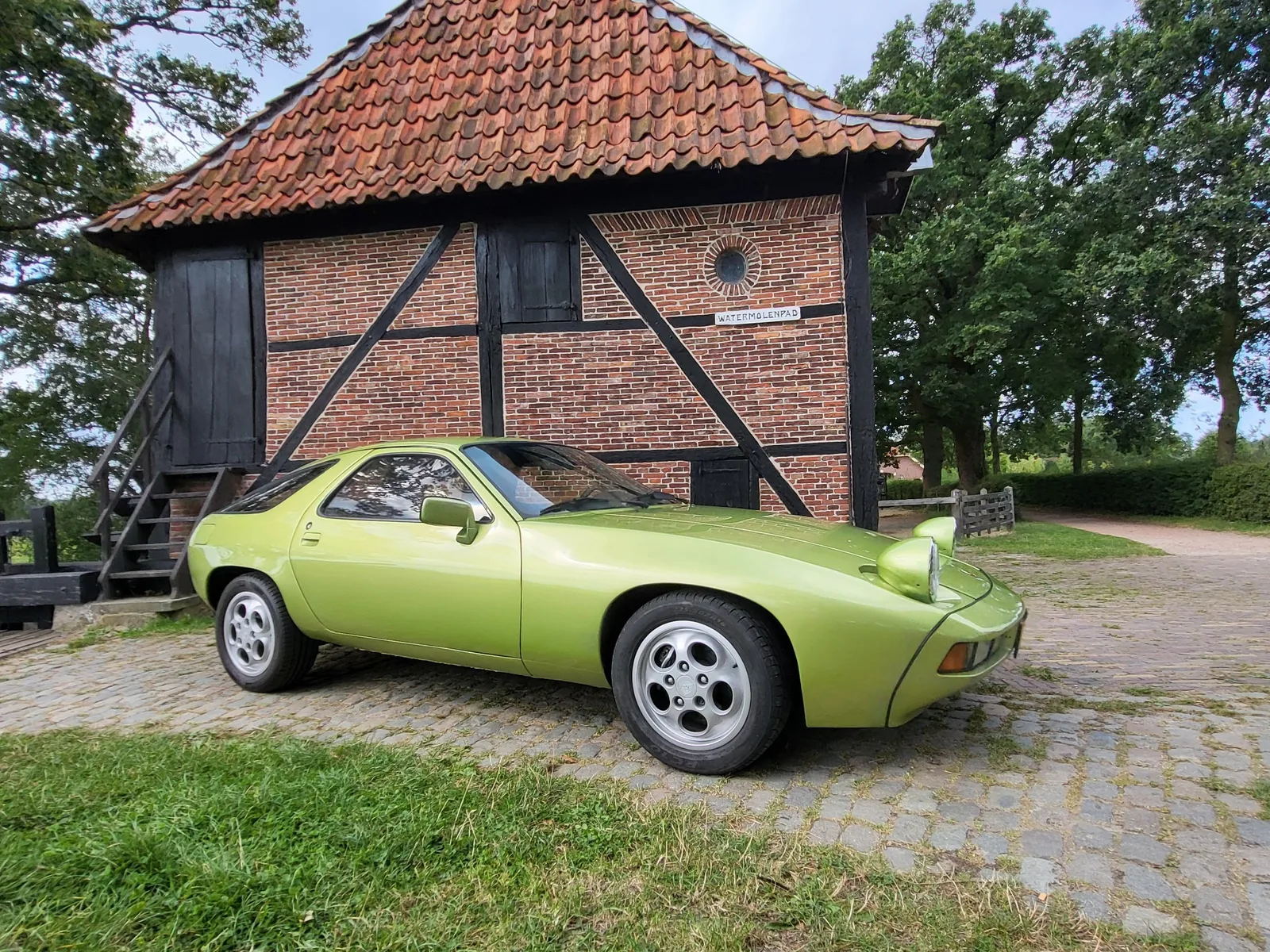 Porsche 928 (1977) — foto 1