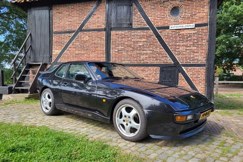 Porsche 944 (1984)