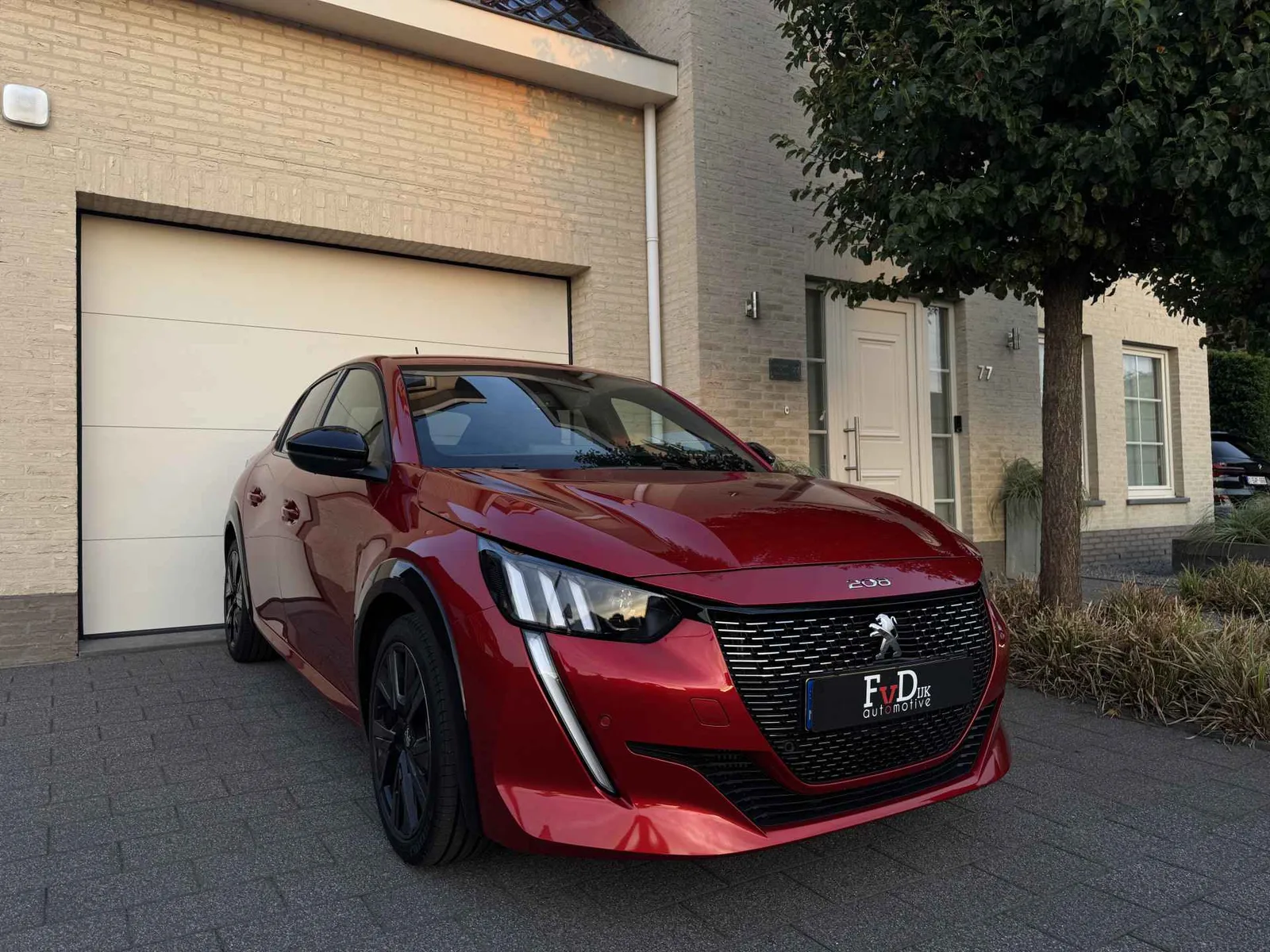 Peugeot 208 (2023) — foto 1