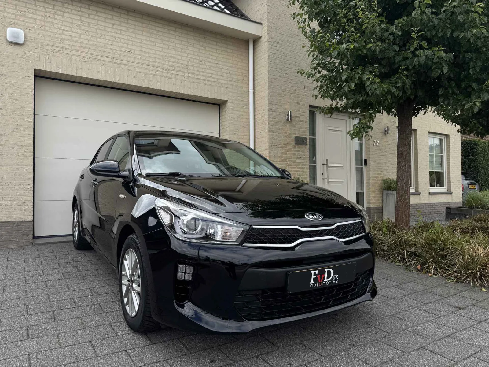 Kia Rio (2017) — foto 1