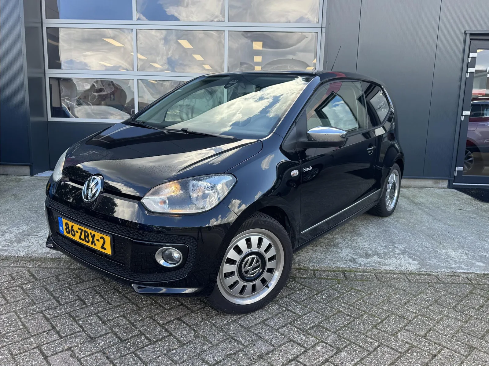 Volkswagen Up! (2012) — foto 1