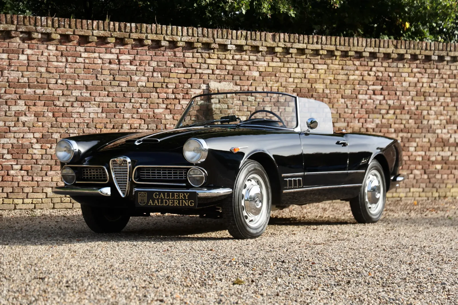 Alfa Romeo 2000 (1961) — foto 1