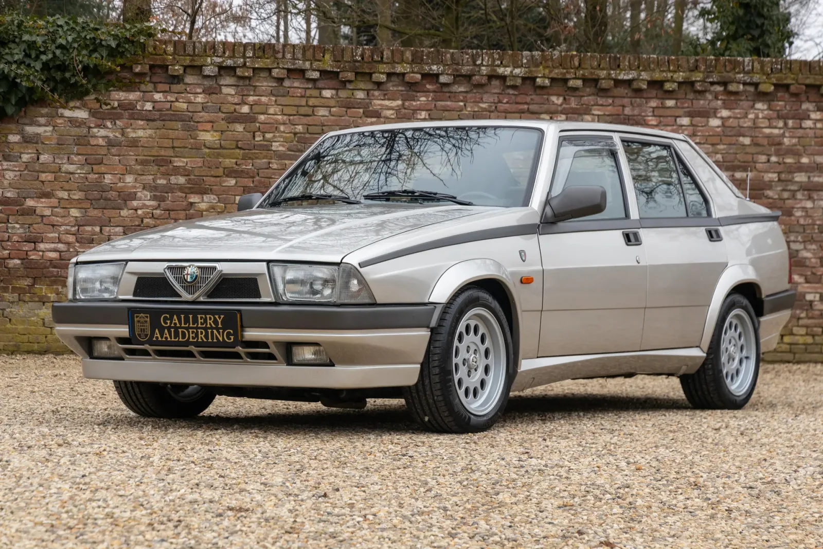 Alfa Romeo 75 (1988) — foto 1