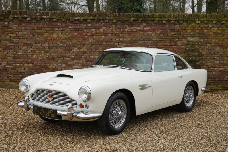 Aston Martin DB4 (1961)