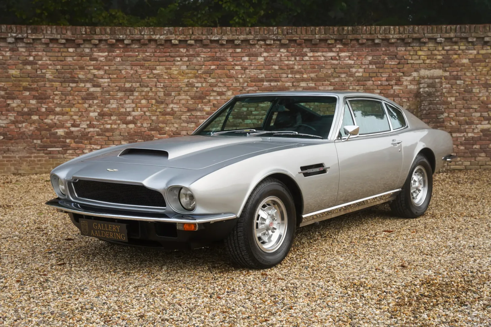 Aston Martin V8 (1974) — foto 1