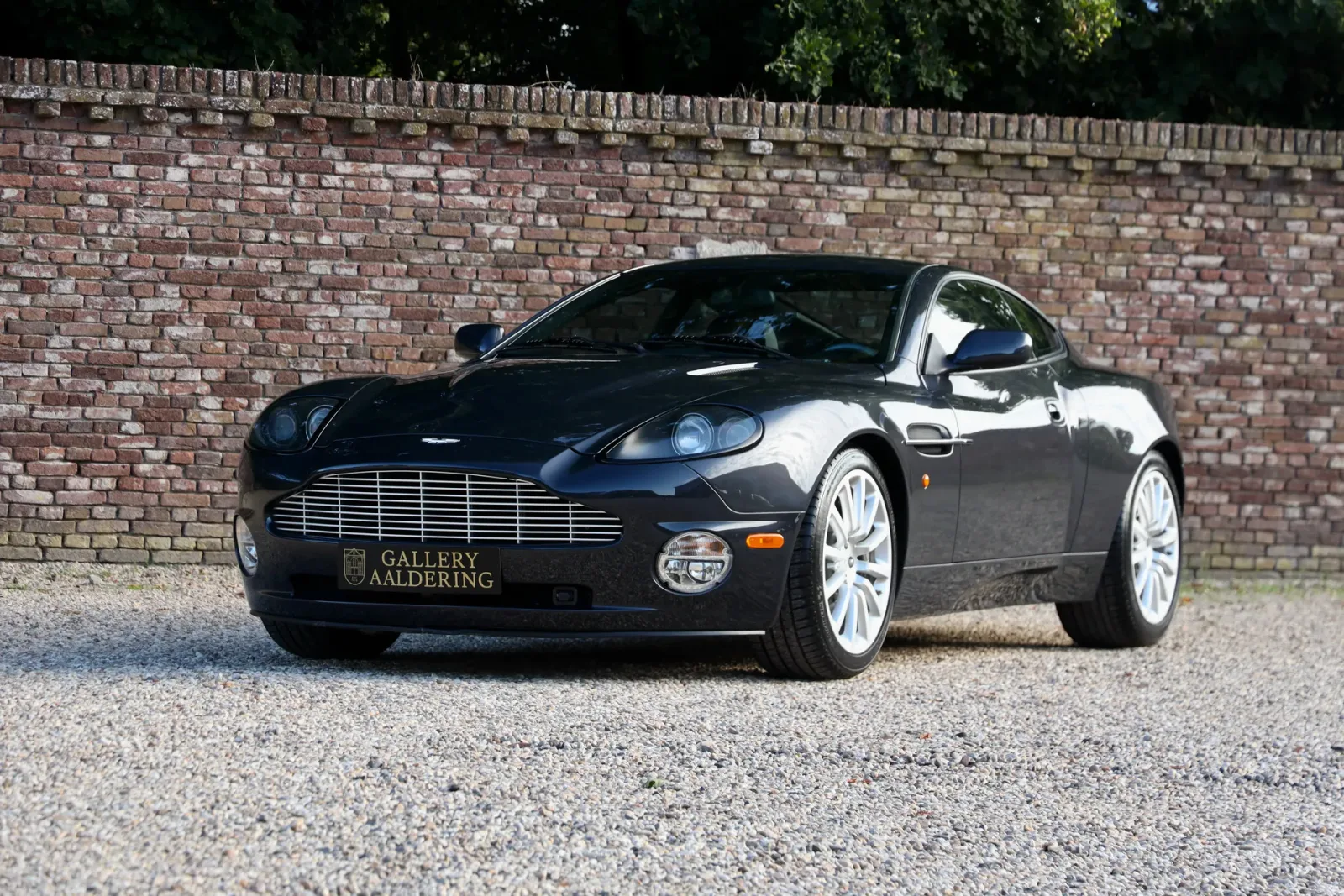 Aston Martin V12 Vanquish (2003) — foto 1
