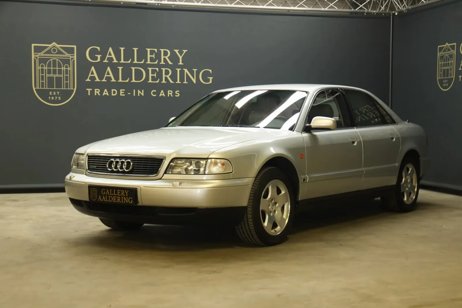 Audi A8 (1995) — foto 1