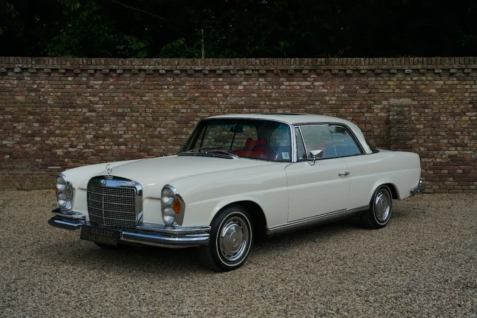 Mercedes-Benz 200-Serie (1970) — foto 1