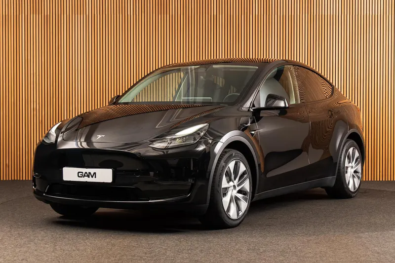 Tesla Model Y (2023)