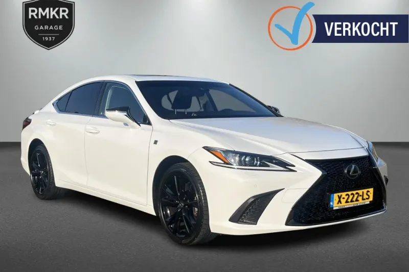 Lexus ES (2023)
