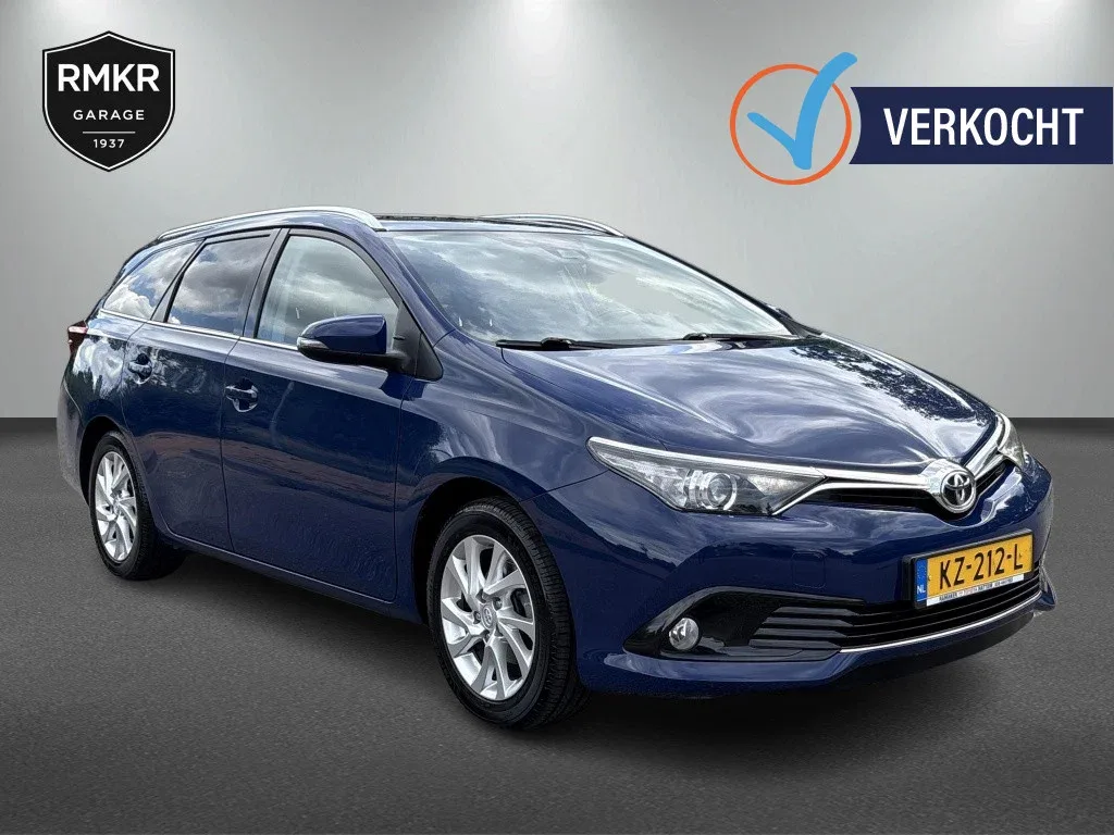 Toyota Auris (2016) — foto 1
