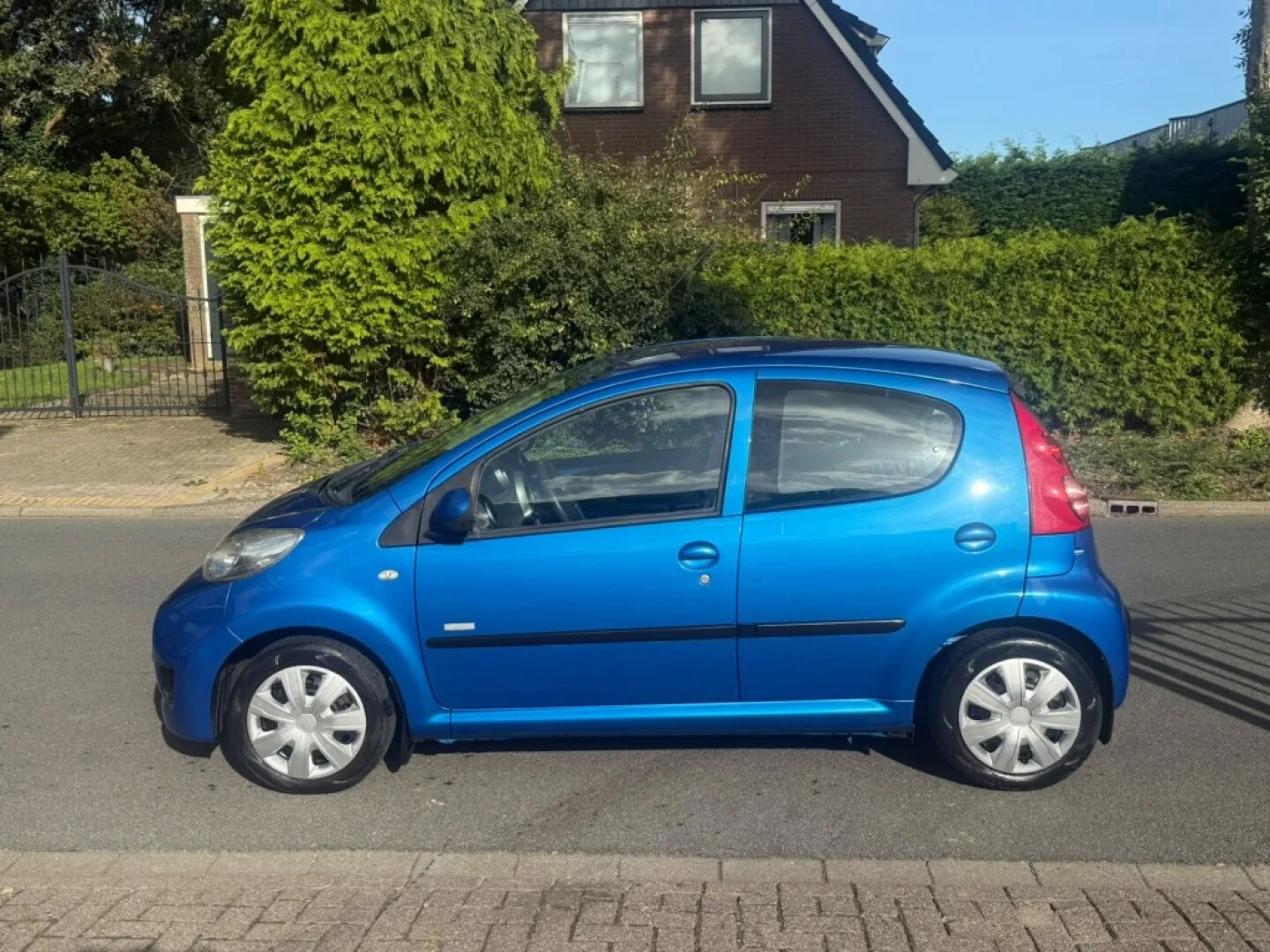 Peugeot 107 (2011) — foto 1