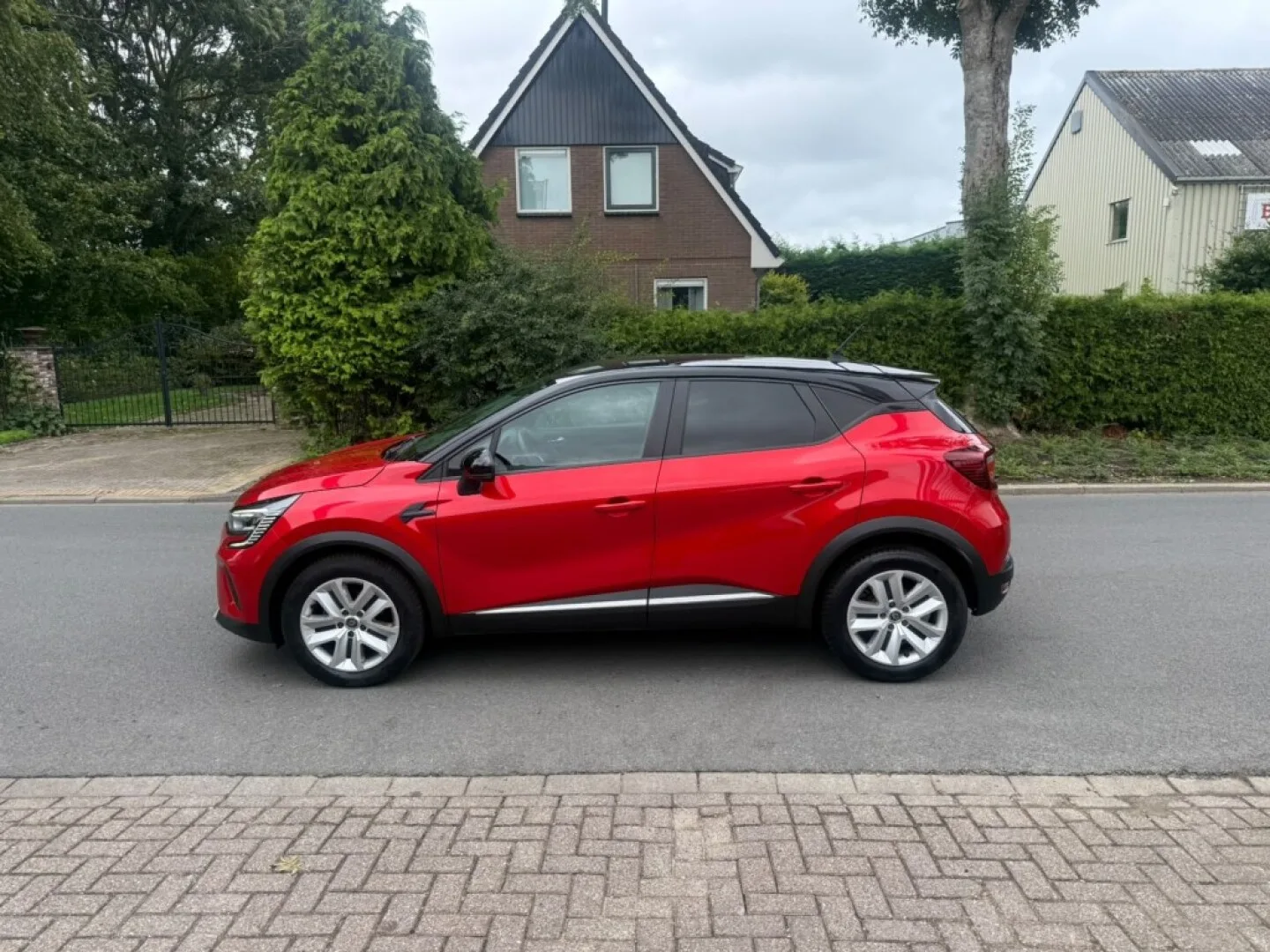 Renault Captur (2020) — foto 1