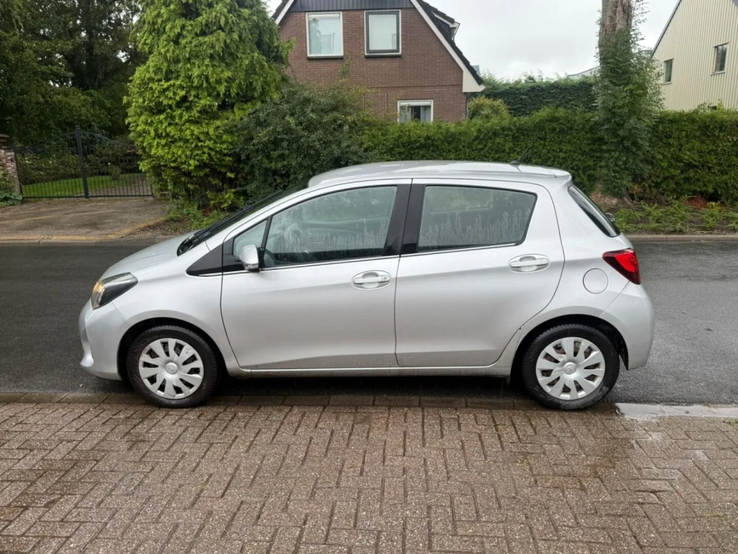 Toyota Yaris (2016) — foto 1