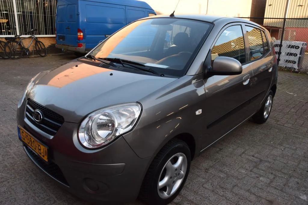 Kia Picanto (2010) — foto 1
