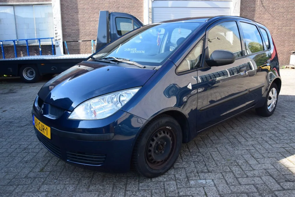 Mitsubishi Colt (2008) — foto 1