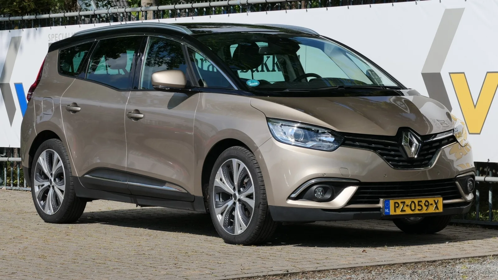 Renault Grand Scénic (2016) — foto 1