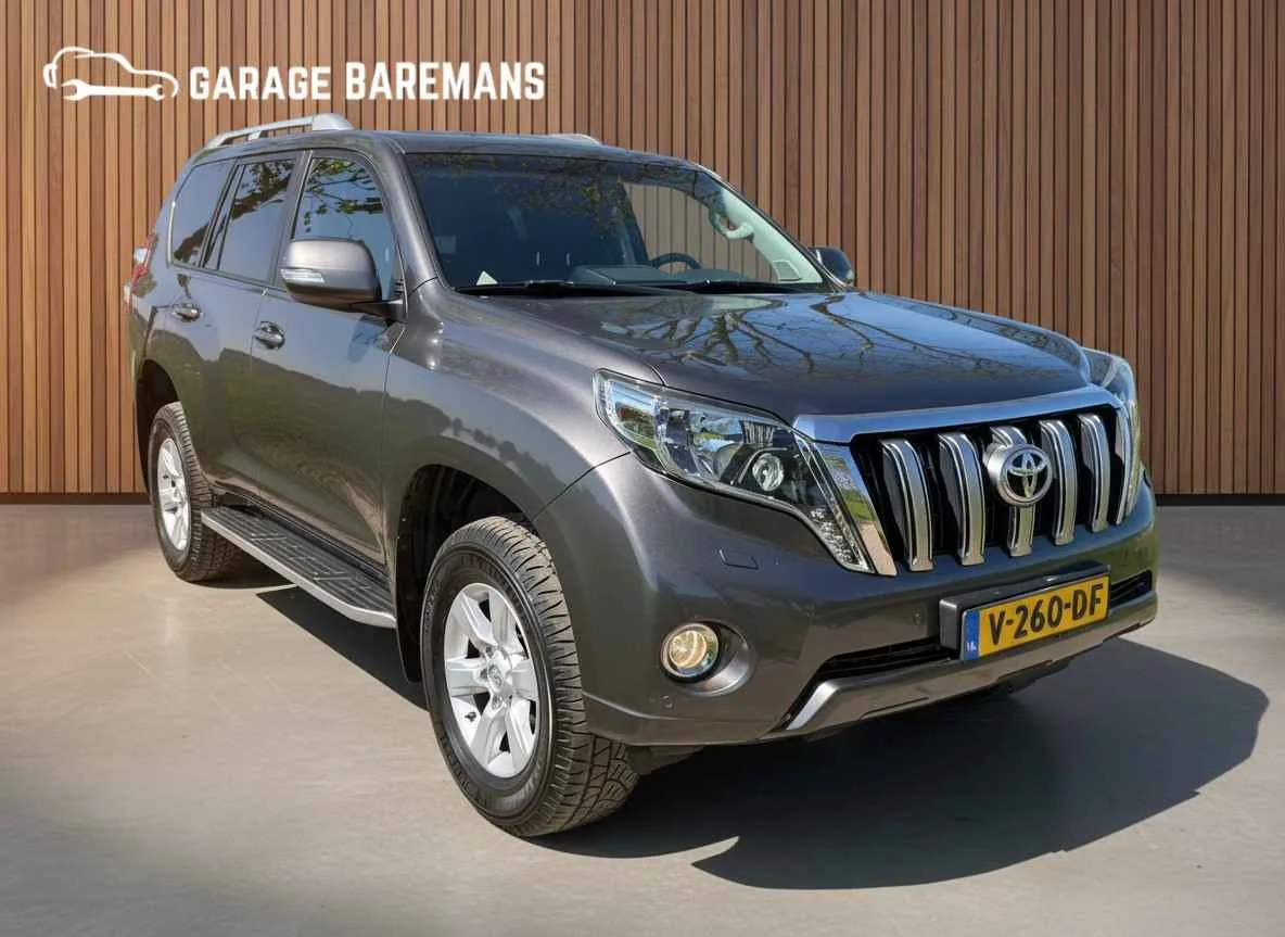 Toyota Land Cruiser (2017) — foto 1