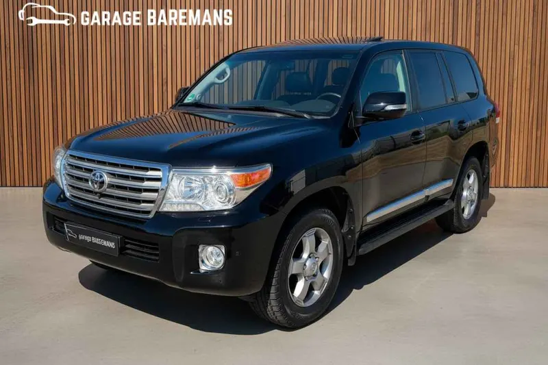 Toyota Land Cruiser V8 (2012)