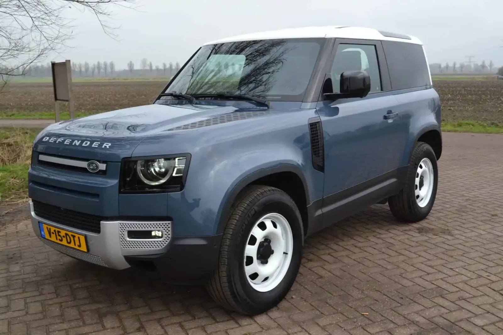 Land Rover Defender (2024) — foto 1