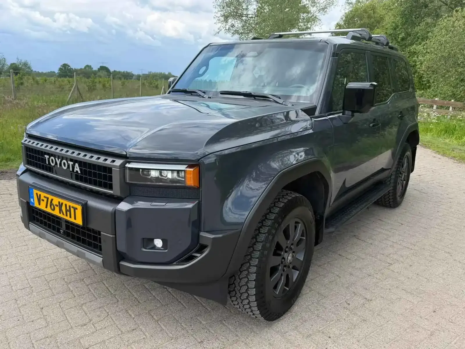Toyota Land Cruiser (2024) — foto 1