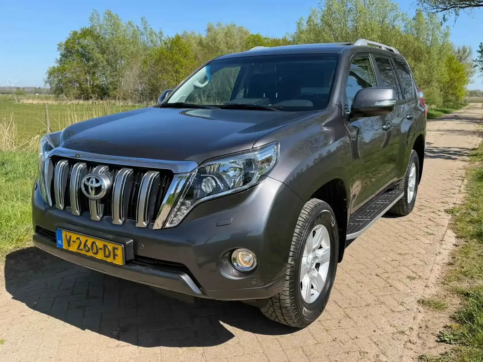 Toyota Land Cruiser (2017) — foto 1