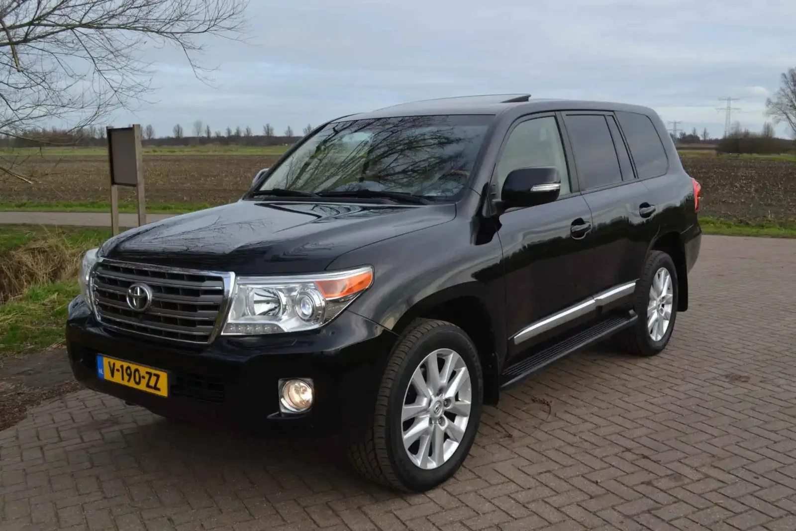 Toyota Land Cruiser (2012) — foto 1
