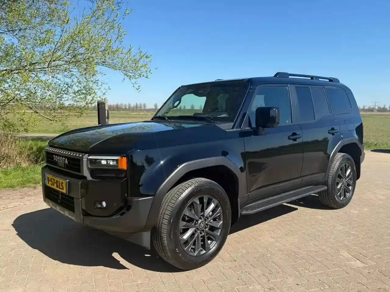 Toyota Land Cruiser (2024) — foto 1