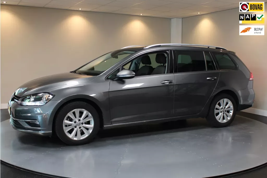 Volkswagen Golf (2019) — foto 1
