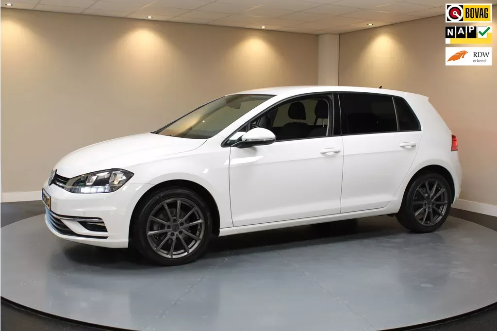 Volkswagen Golf (2018) — foto 1