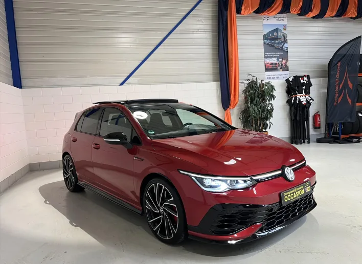Volkswagen Golf (2021) — foto 1