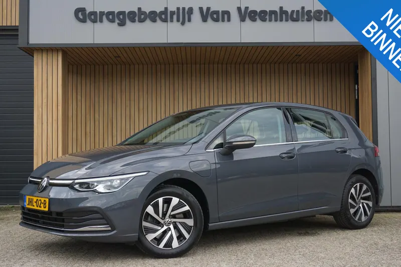 Volkswagen Golf (2022)