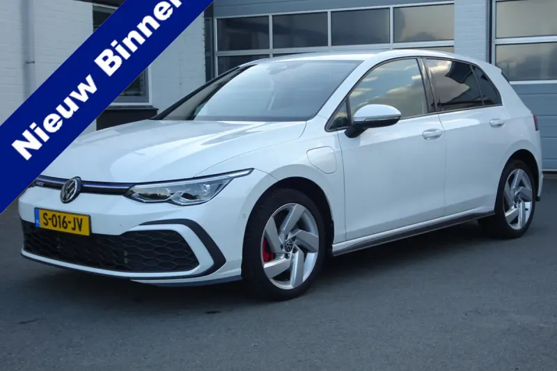 Volkswagen Golf (2023)