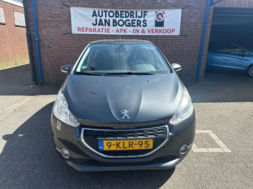 Peugeot 208 (2013) — foto 1