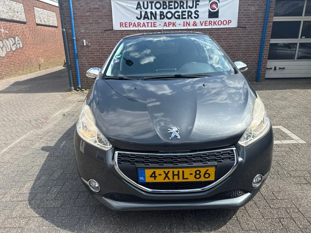 Peugeot 208 (2014) — foto 1