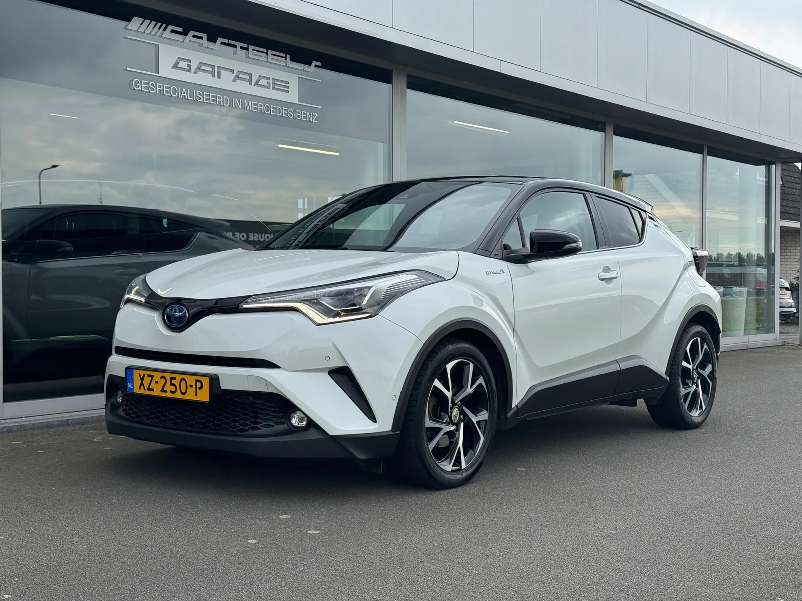 Toyota C-HR (2019) — foto 1