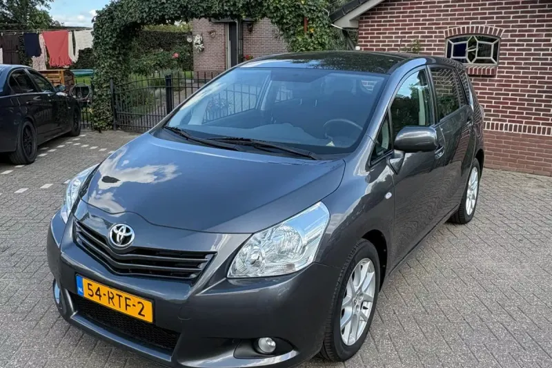 Toyota Verso (2011)