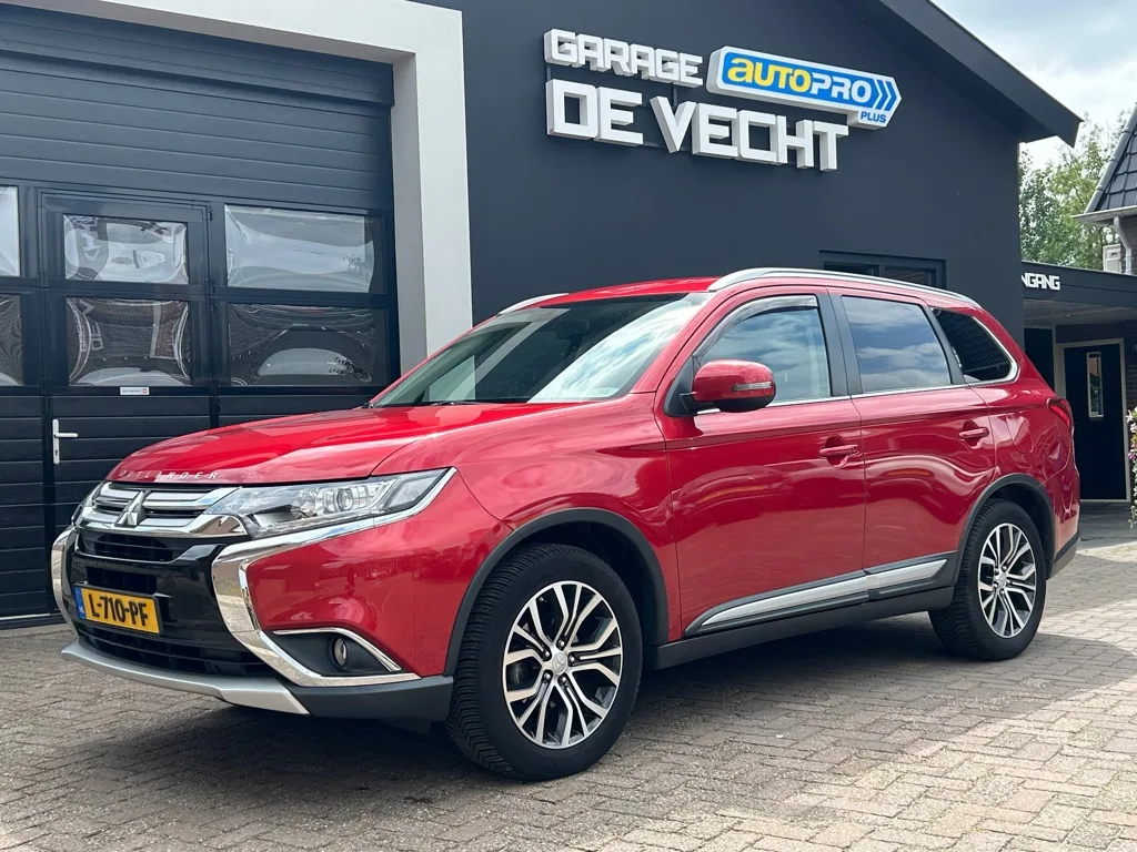 Mitsubishi Outlander (2018) — foto 1
