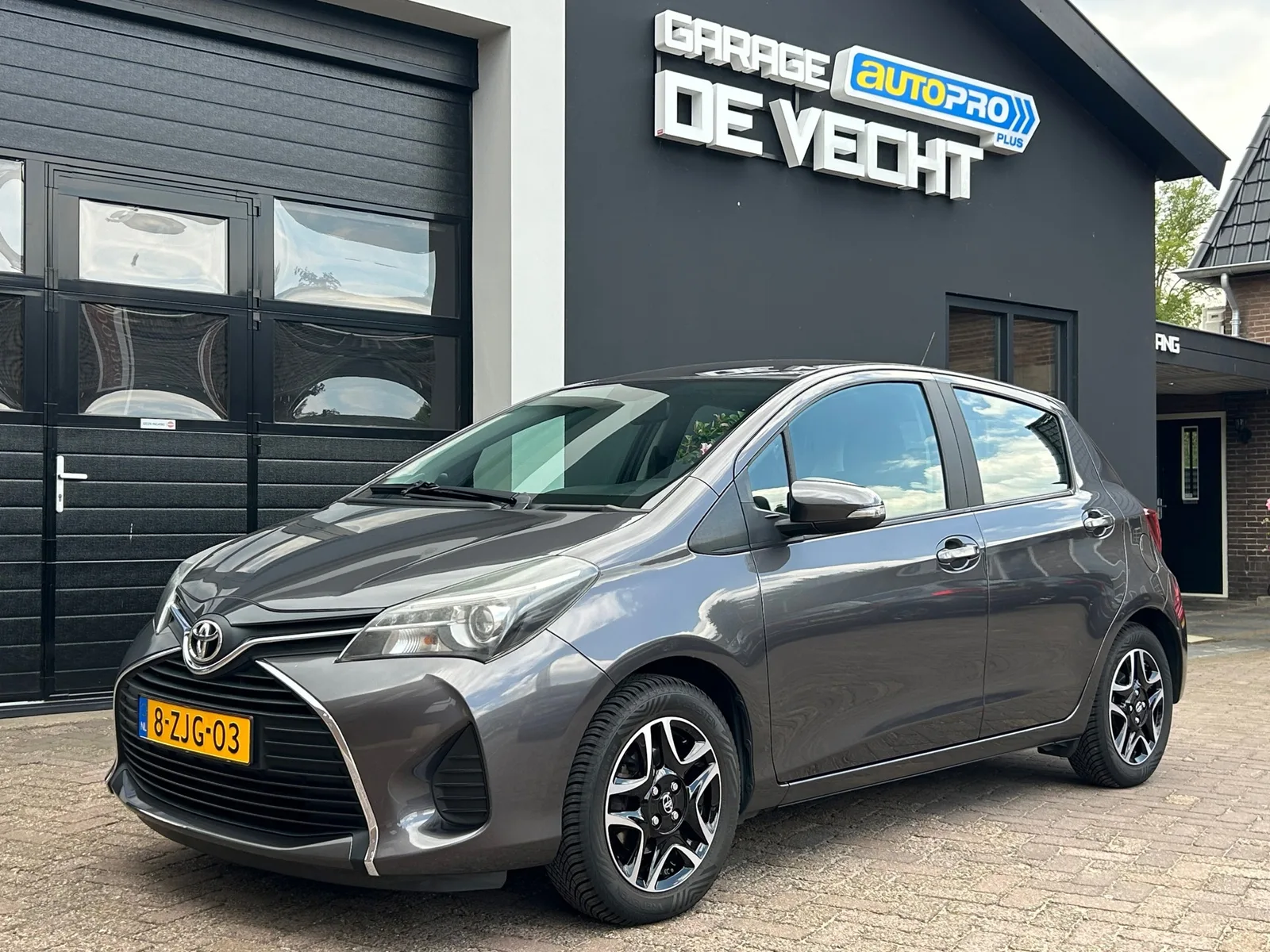 Toyota Yaris (2015) — foto 1